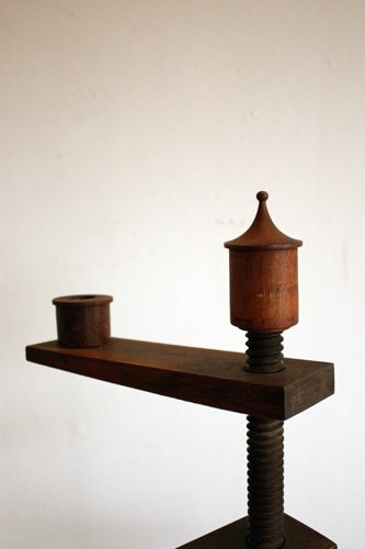 WOOD CANDLE STAND   E-18