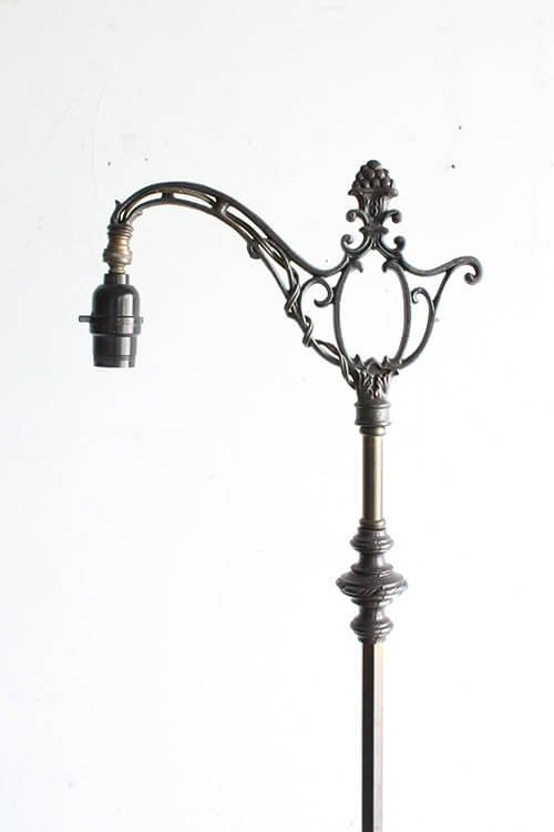 CAST IRON FLOOR LAMP　M-8-1