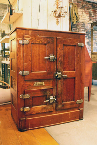 アンティーク、古物の冷蔵庫